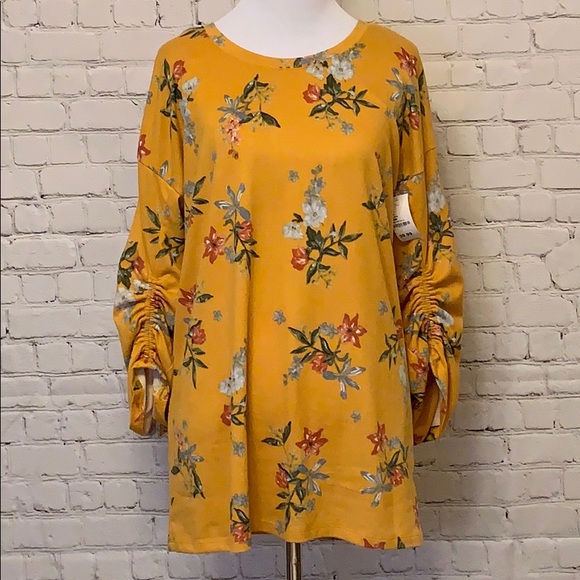 Como Vintage Tops - Yellow Knit Flower Print Top. NWT Como Vintage Tops - Yellow Knit Flower Print Top. NWT